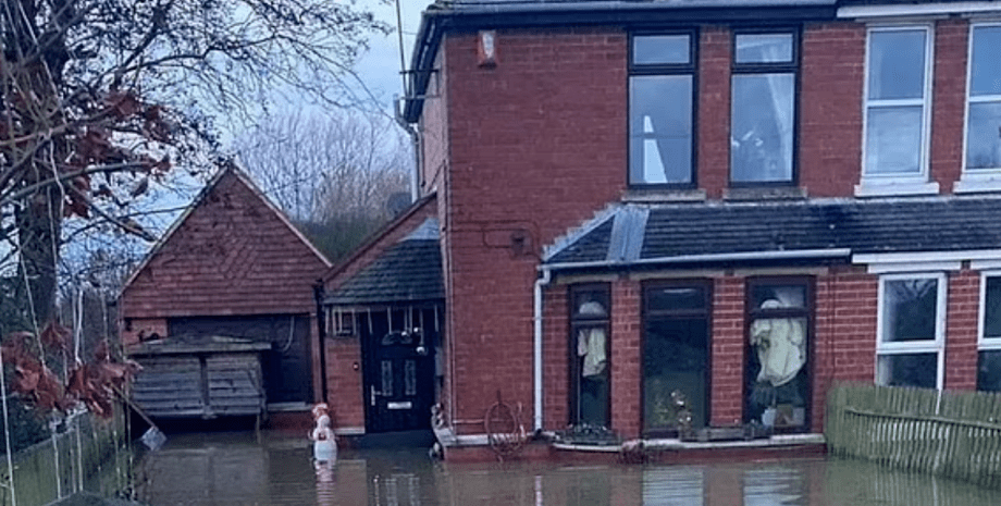 Продажа недвижимости, покупка жилья, проклятый дом, наводнения и подтопления, Великобритания, курьезы, фото
