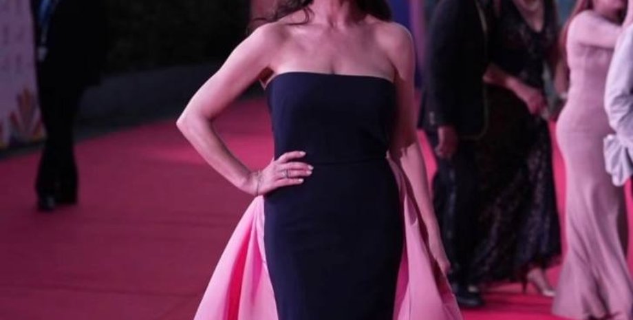 Кетрін Зета-Джонс, Кетрін Зета-Джонс стиль, Кетрін Зета-Джонс майкл дуглас, індійський кінофестиваль, сукня зі шлейфом