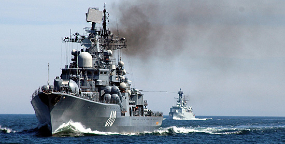 Шведські ВМС відстежують переміщення пов'язаних із РФ танкерів, які щодня через ...