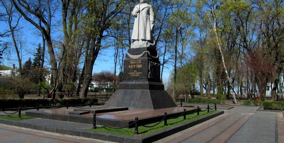 Памятник генералу Ватутину в Киеве / Фото: periskop.livejournal.com