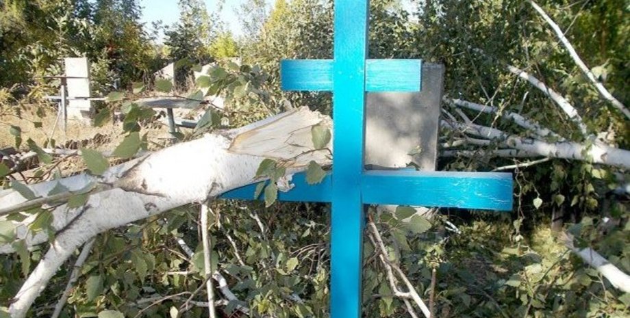 Боевики цинично обстреляли кладбище Авдеевки / Фото: dn.npu.gov.ua