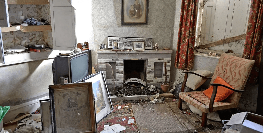 Покинутий особняк в Уельсі, маєток, особняк, дім, старовинні листи, записки, занедбана будівля, застигло в часі