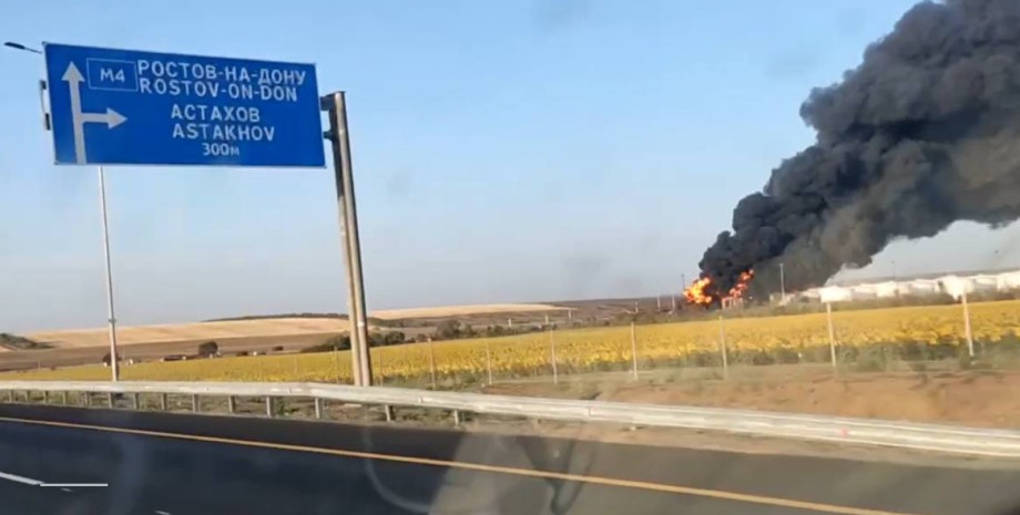 À côté des réservoirs de carburant, comme on le voit dans les images publiées, c...