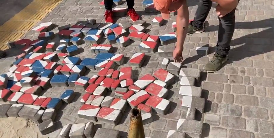 Пушкинская, Киев, брусчатка, знак