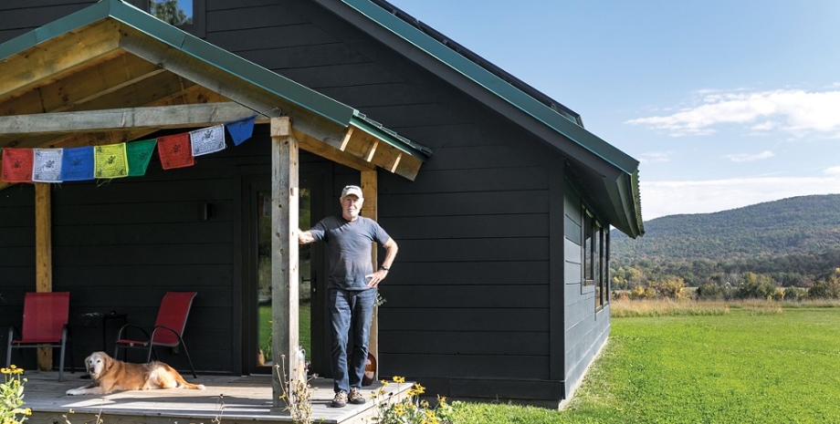 Дэвид Ноланд на пороге своего дома Дэвид Ноланд, дом, фото