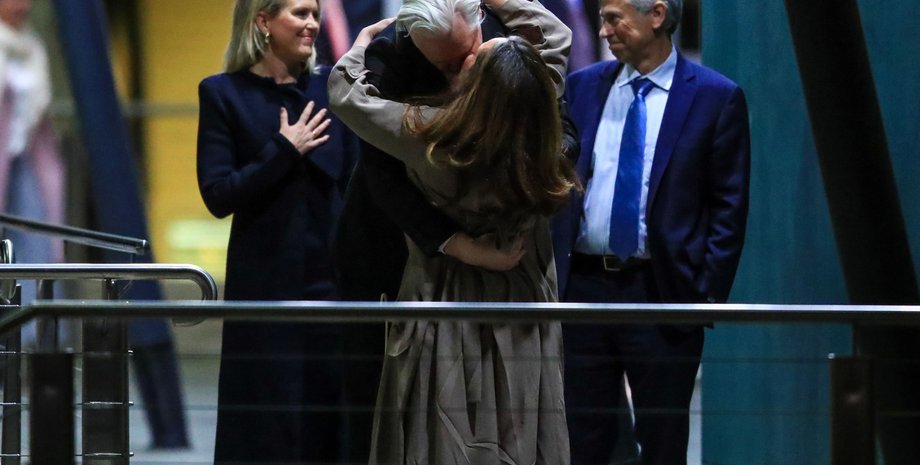 Джулиан Ассанж, Стелла Ассанж, встреча