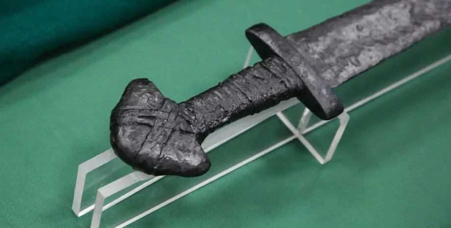 Польша, археологи, викинги, меч, река, дайверы, находка, артефакт, культура, исследователи, находка, археология, консервация, открытие