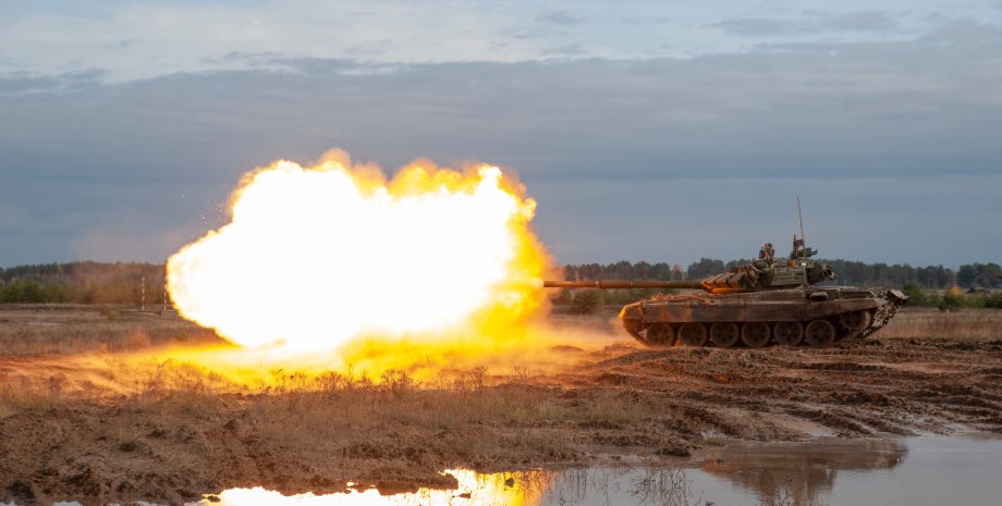 Під час штурмових дій росіяни зробили відчайдушний крок, відправивши БТР прямо д...