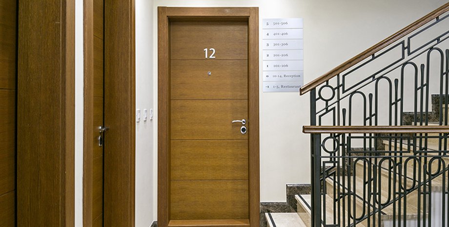 Оренда житла в Португалії, хазяїн квартири нагодував туристку смачною гарячою стравою, туризм, подорожі, гостинність