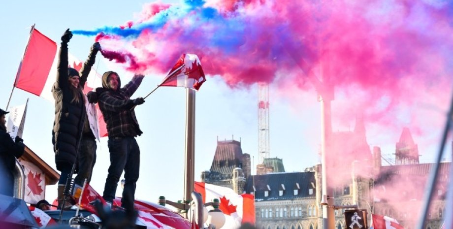 Конвой свободы, протесты в Оттаве. Джастин Трюдо, антивакцинаторы, уличный протест в Канаде