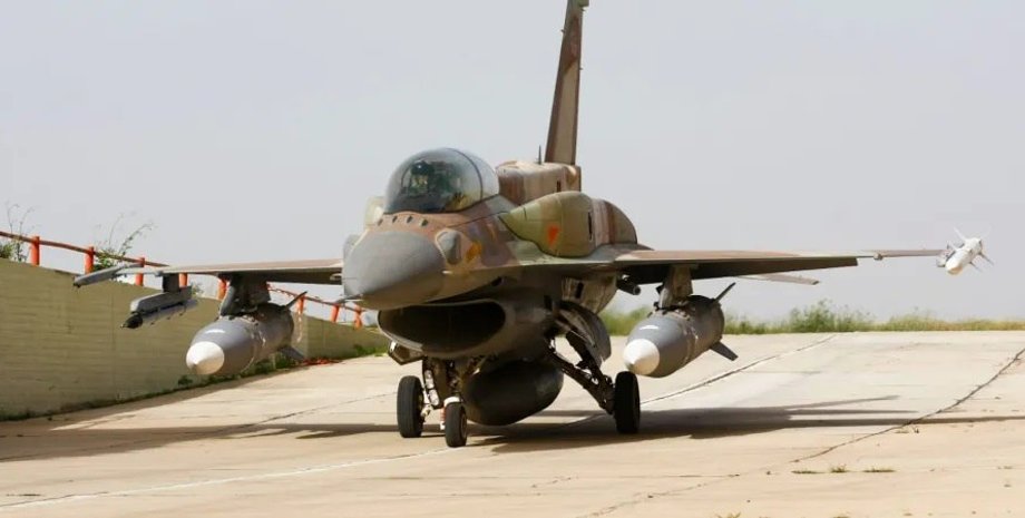 F-16 с ракетами AIR LORA