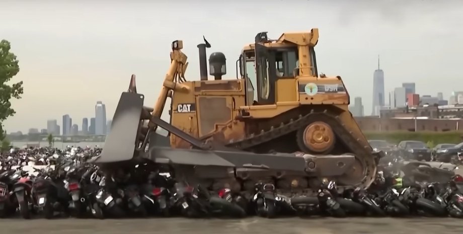 Конфісковані байки, кросові мотоцикли, знищені мотоцикли, мер Нью-Йорка