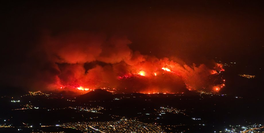 Через спеку спалахнули лісові пожежі в Туреччині