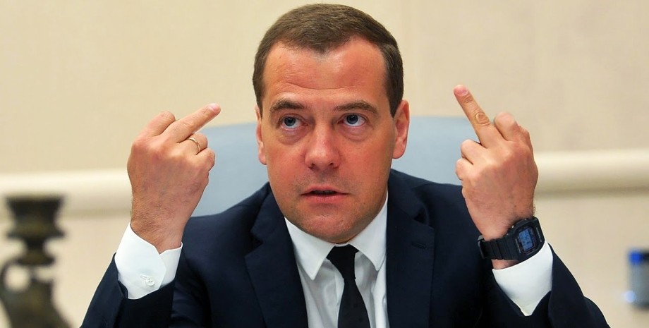 зампред Совбеза Дмитрий Медведев, Медведев обвинил Германию, Медведев ответил Шольцу, удары по энергообъектам, дроны-камикадзе