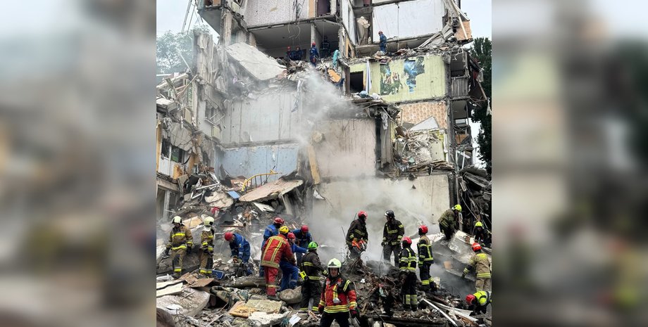 Россияне перегрузили ПВО и ударили ракетами по Киеву 31 июля, разрушен подъезд, возросло количество жертв атаки, рассказал Зеленский