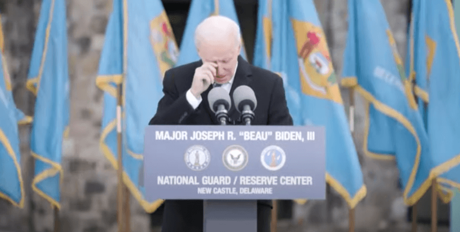 байден, плачет, слезы