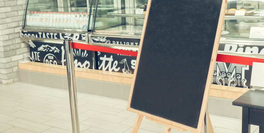 Философский вопрос: мужчина обнаружил "странный" рекламный щит с выбором для клиентов