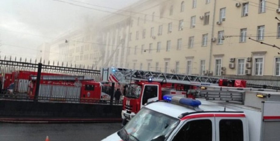 Горит Минобороны РФ / Фото из социальных сетей