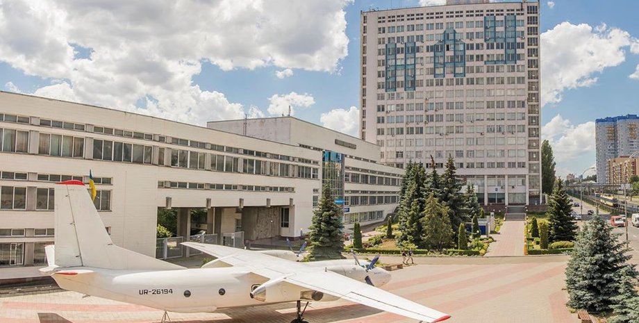 НАУ Национальный авиационный университет ВУЗ языковой скандал