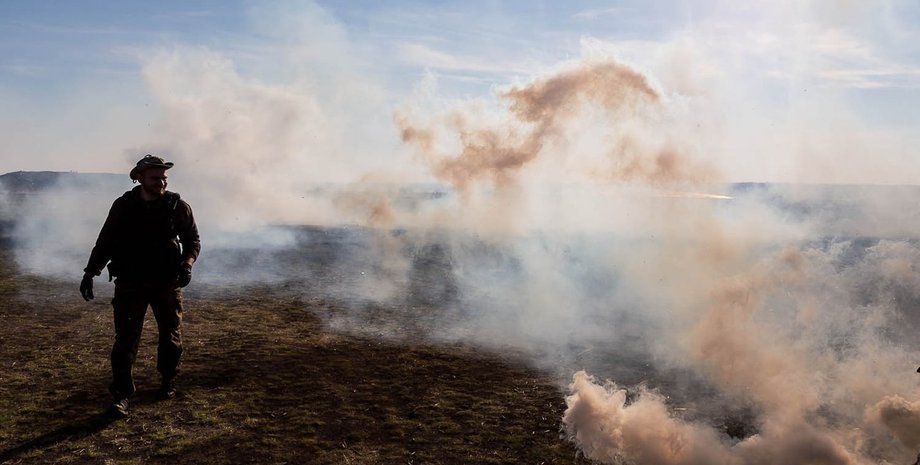 Боец АТО в Донбассе / Фото пресс-центра полка "Азов"