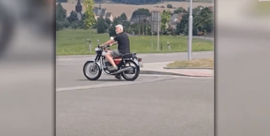 Петер Павел президент Чехии, мотоцикл, шлем