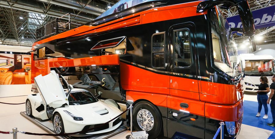 Volkner, Автодім, Будинок на колесах, Ferrari, Інтер'єр, Авто, Фото, Диван, Ліжко, Суперкар