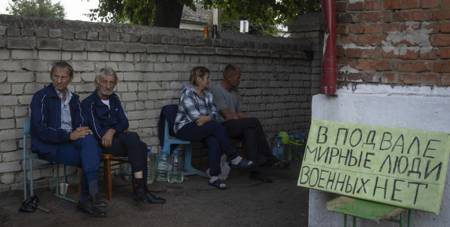 Поширити: За словами місцевого активіста Володимира Синельникова, реальні історі...