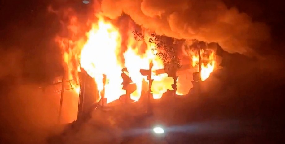 Тайвань, пожежа, багатоповерхівка