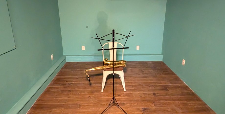 Чоловік знайшов таємну кімнату в підвалі будинку своєї бабусі