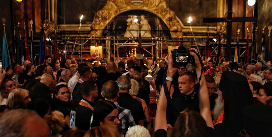 Храм во время прощания с Фараон