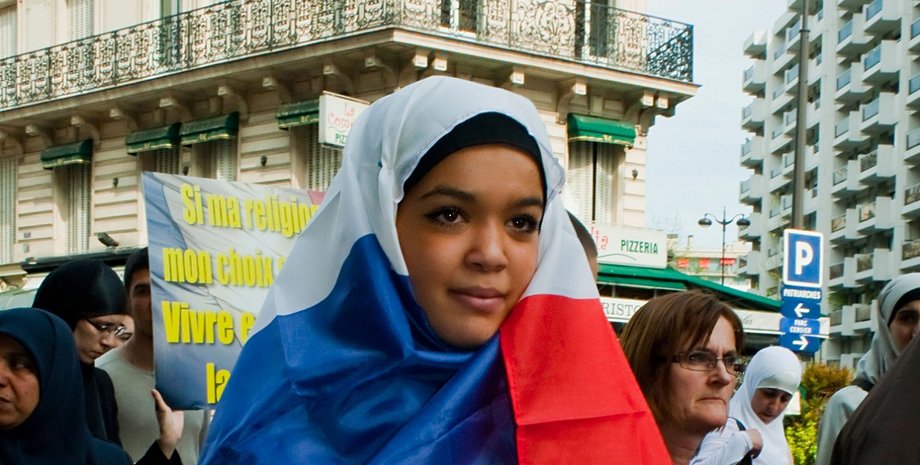 Мусульманка в Париже / Фото: theguardian.com