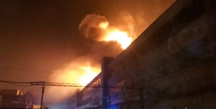 в барнаулі спалахнув завод, пожежа на підприємстві в барнаулі
