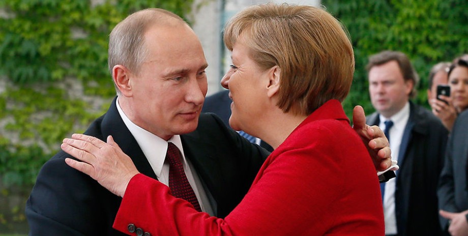 Меркель і Путін тиснуть руки