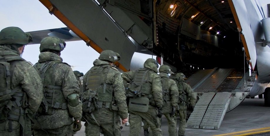 російські військові