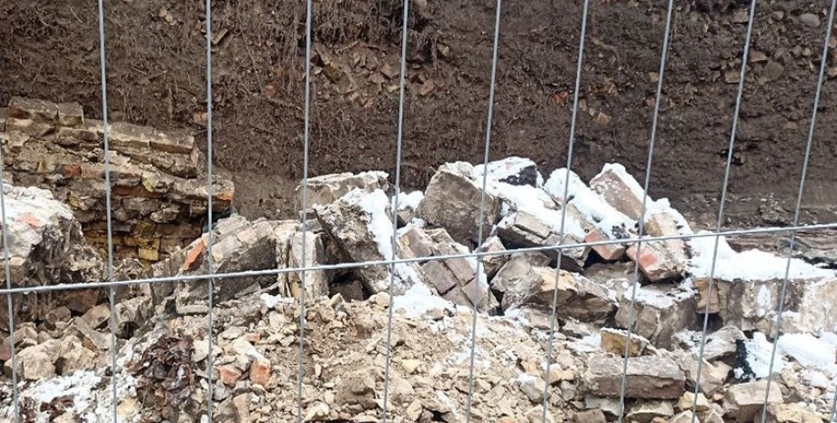 Обвал стены в Киеве Киев, обвал стены, центр Киева, Печерский район, жертва, раненый, трагедия