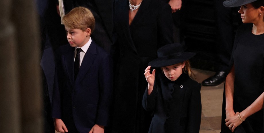 Принцесса Шарлотта и принц Джордж, Принцесса Шарлотта и принц Джордж на похоронах, принцесса шарлотта сделала замечание принцу джорджу