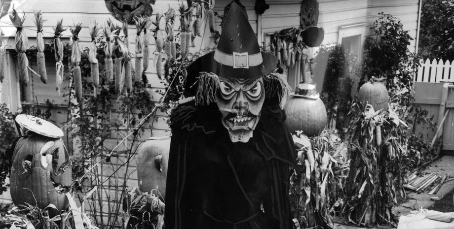 костюм ведьмы, тыквы, дом, снимок