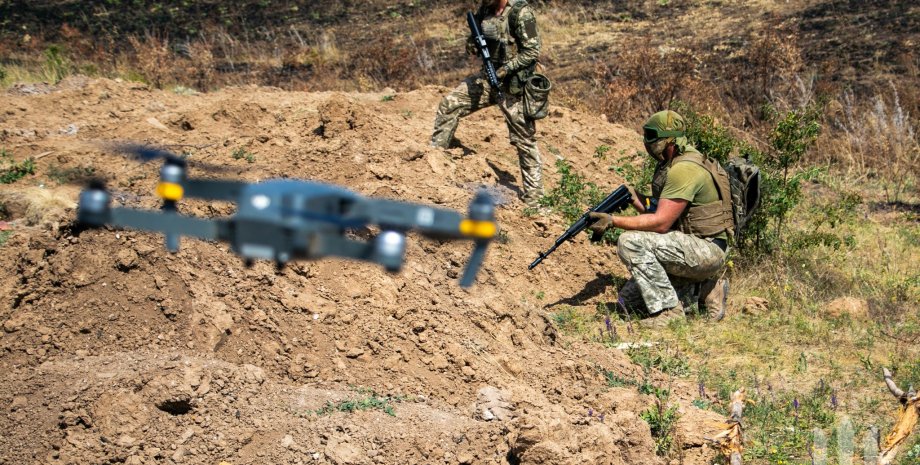 Según Sergiy Varakin, el comandante de la unidad de drones de la 58ª Brigada, te...