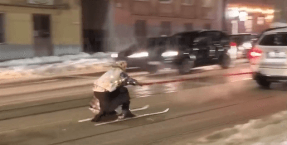 бабуся на лижах, бабуся в гірлянді, бабуся лижі Львів, новини Львова