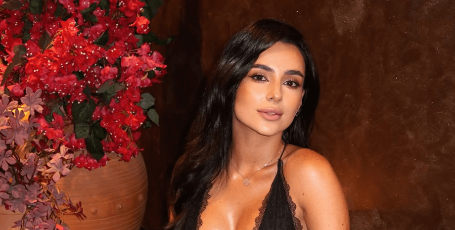 Анна Тринчер оскандалилась российской книгой