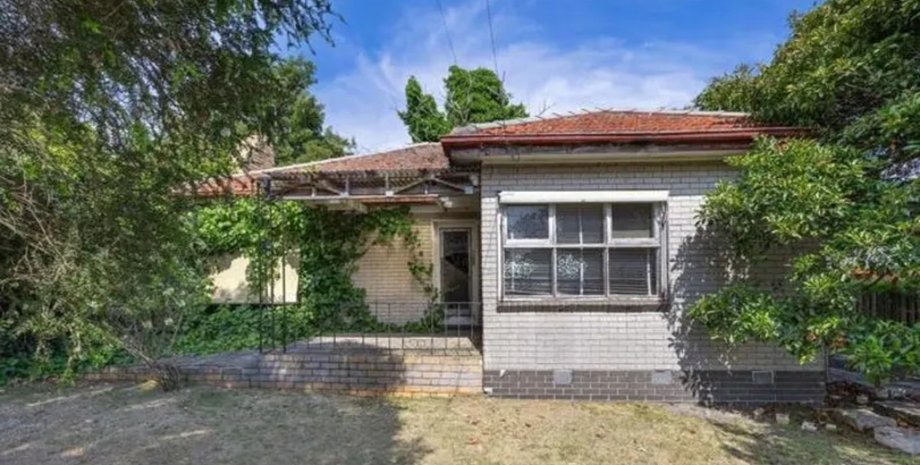 Покинутий будинок, ділянка з покинутим будинком, земельна ділянка, старий будинок, аукціон, "божевільний" аукціон, ціна будинку,