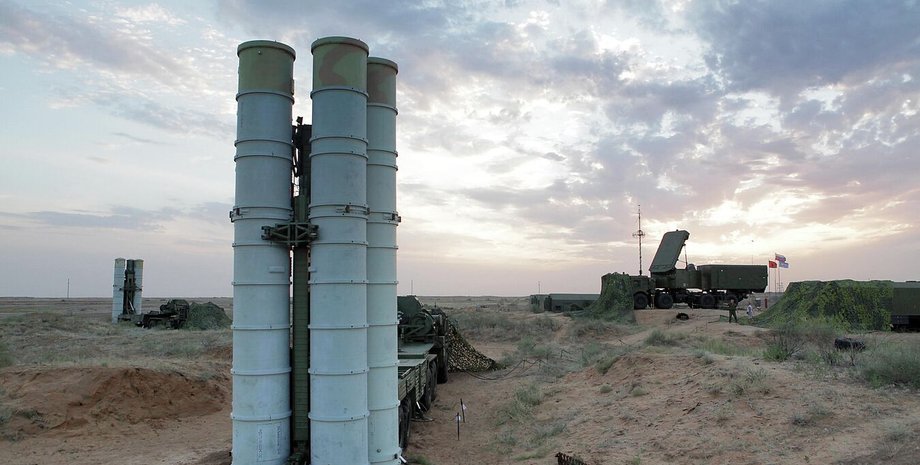 Зенитно-ракетный комплекс россиян С-400