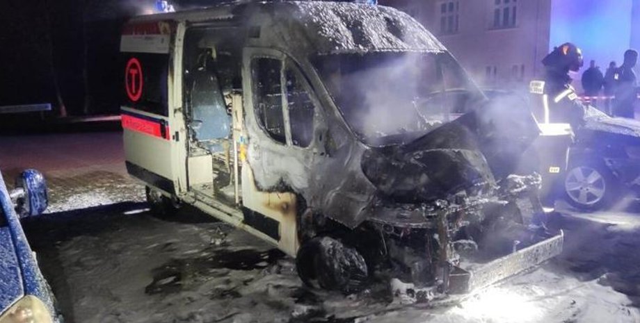 машина скорой помощи, скорая помощь, поджог скорой помощи в Польше