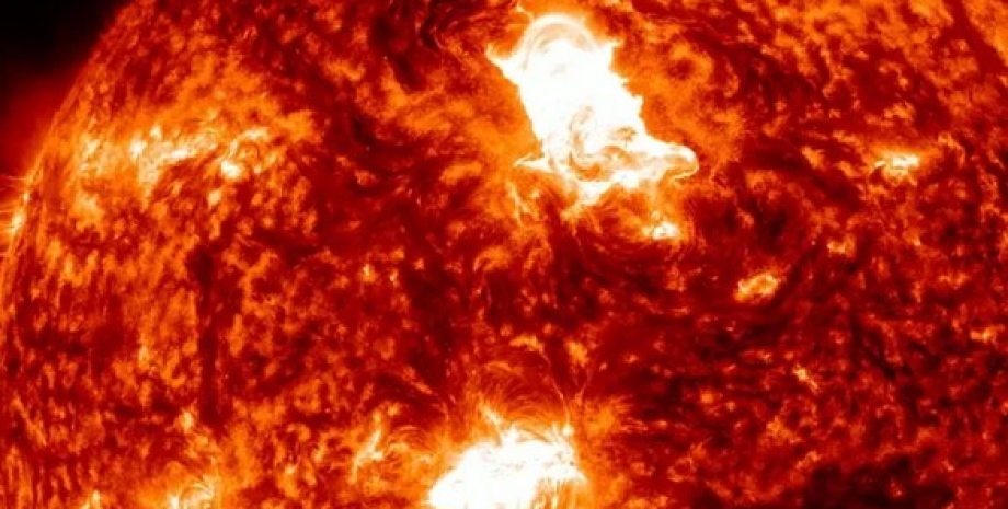 W słońcu pojawiła się rzadka podwójna wybuch klasy X, co spowodowało najsilniejs...