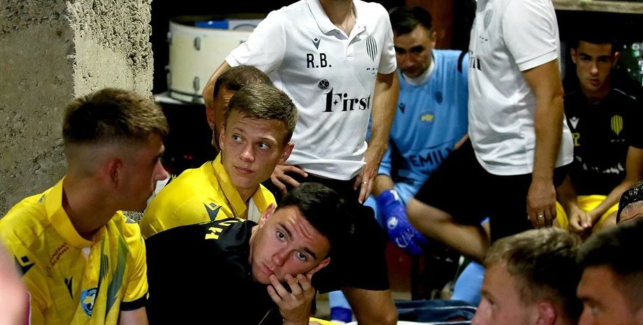 Футболісти в бомбосховищі, львів матч,