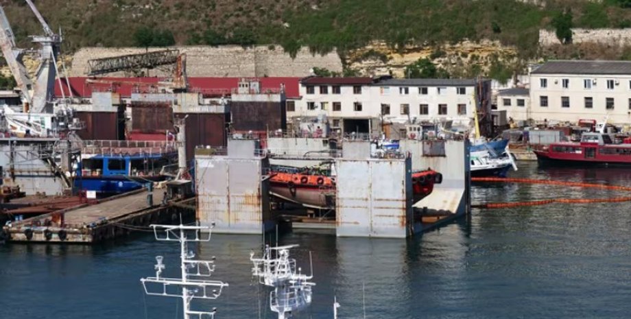 затонул плавдок