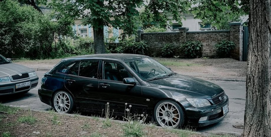 універсал Lexus IS