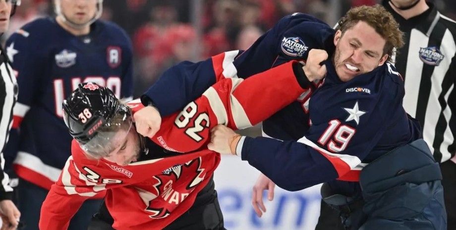 Драка между хоккеистами США и Канады Драка между хоккеистами США и Канады