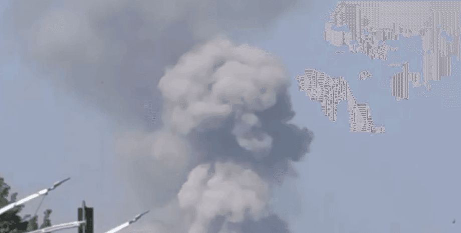Изображение дыма после удара по академии МВД
