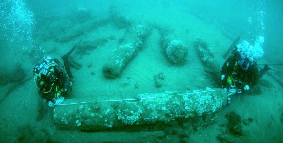 корабль, обломки, ученые, вода, фото